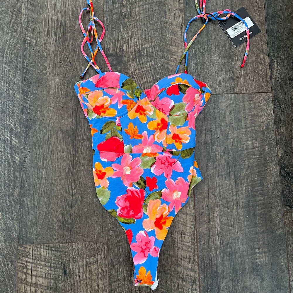 One Piece High Cut Swimsuit - Picture 1 of 8